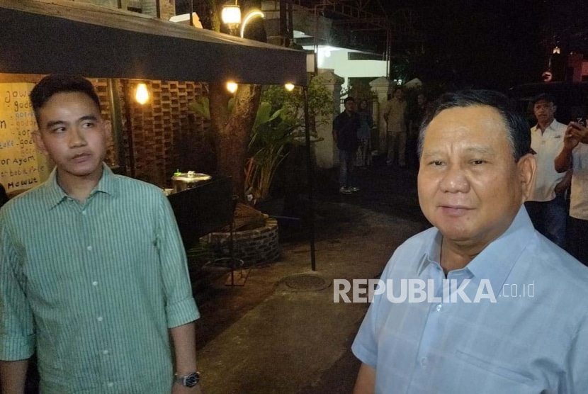Tasyakuran Damai, Ratusan Relawan Jokowi, Prabowo, dan Gibran Bersatu di Tugu Proklamasi