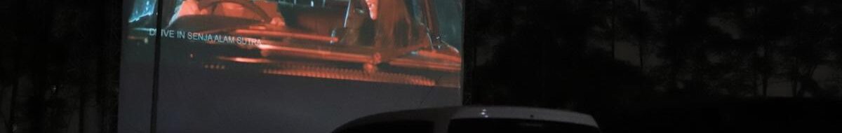 Tesla Bikin Resto Bioskop Drive-In, Nonton Film Sambil Ngecas Mobil!