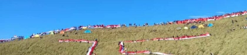 Merah Putih 1.000 Meter Berkibar di Puncak Penanggungan