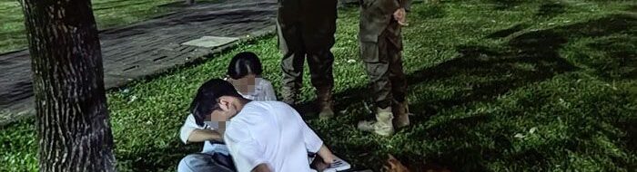 Pasangan Muda Berciuman di Alun-Alun Merdeka Kota Malang