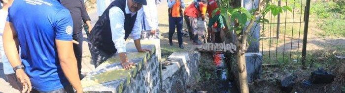Kapolres Pasuruan Kota Turun Langsung Bersihkan Saluran Irigasi Bersama Warga