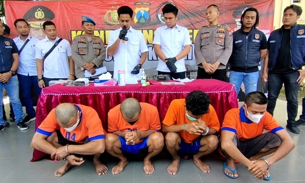 Residivis Asal Kediri Ditangkap Usai Jebol Plafon Toko dan Gasak Rokok Senilai Rp1,4 Juta