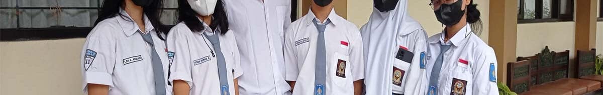 Guru Agama SMKN 12 Kota Malang Viral Cekik dan Piting Siswa: Candaan Berlebihan?