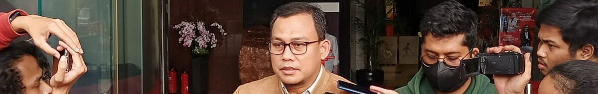 KPK Geledah Kantor Biro Kesra Jatim, Usut Aliran Dana Hibah