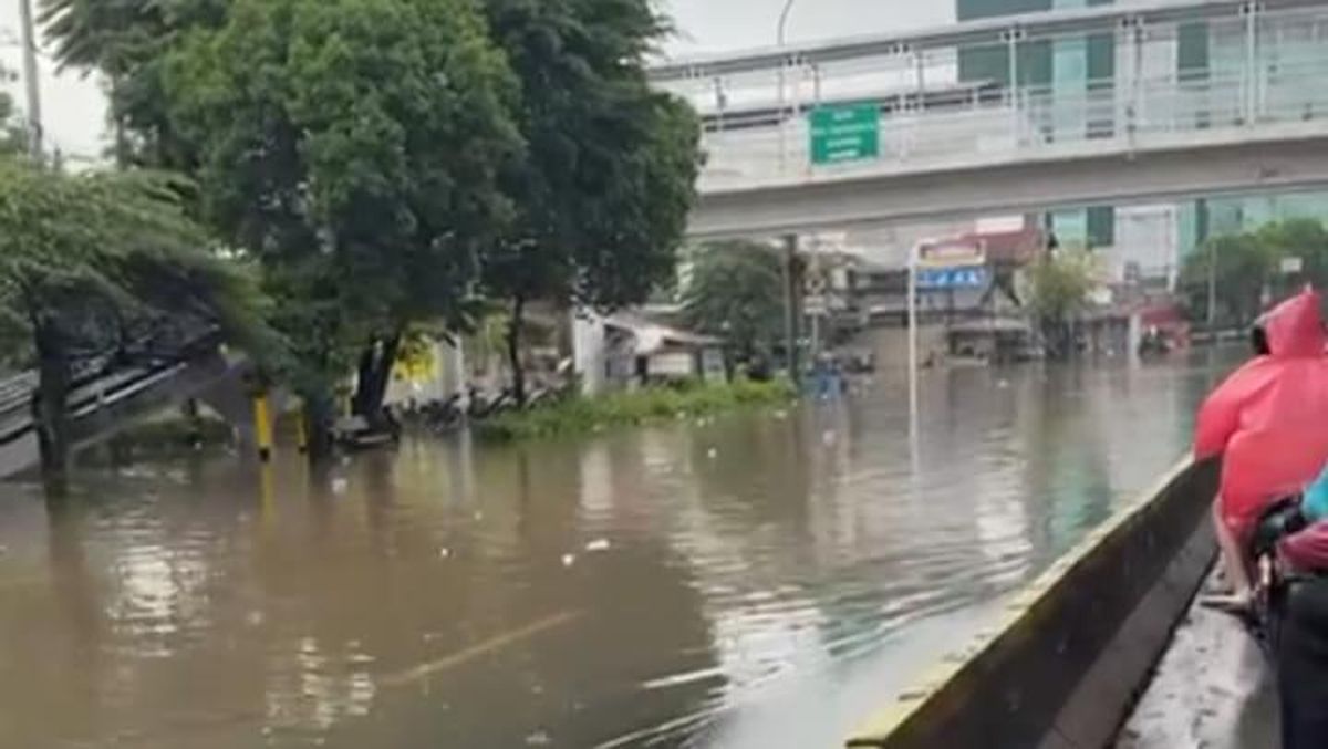 Daan Mogot Dilanda Banjir Ketinggian Air Mencapai 40 Cm Waspadai Risiko