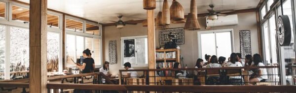 5 Cafe Cozy Dekat Stasiun Juanda Jakarta: Tempatnya Nongkrong Santai