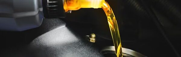 Oli Mobil vs Motor: Beda Spesifikasi & Risiko Fatalnya