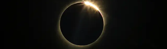 Saksi Langka! Bulan Tersenyum 25 April 2025 di Indonesia