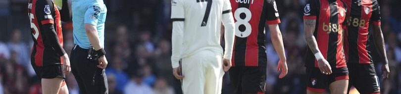 VAR Kontroversial! Bournemouth Marah Besar, MU Untung Besar