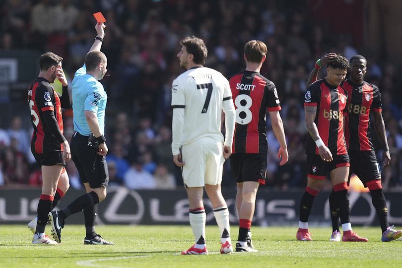 VAR Kontroversial! Bournemouth Marah Besar, MU Untung Besar