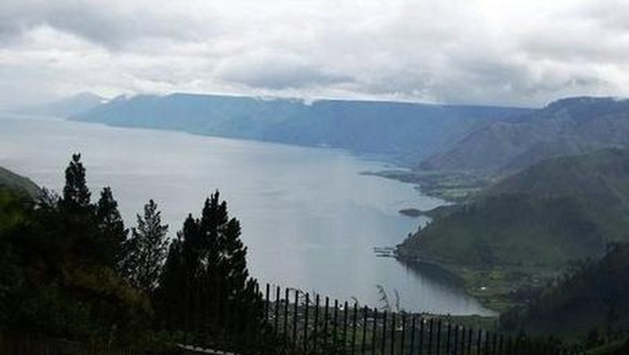 10 Danau Vulkanik Raksasa: Misteri Toba & Keindahannya