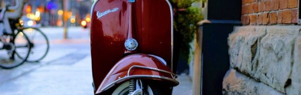 7 Scooter Italia Terbaik: Vespa, Aprilia & Lainnya!
