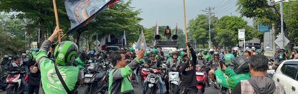 Akses Surabaya Diblokade Ojol, Jalan Alternatif Macet Parah