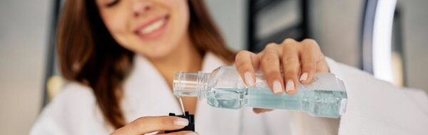 Bahaya Mouthwash: 5 Efek Buruk Tak Terduga Gigi Anda
