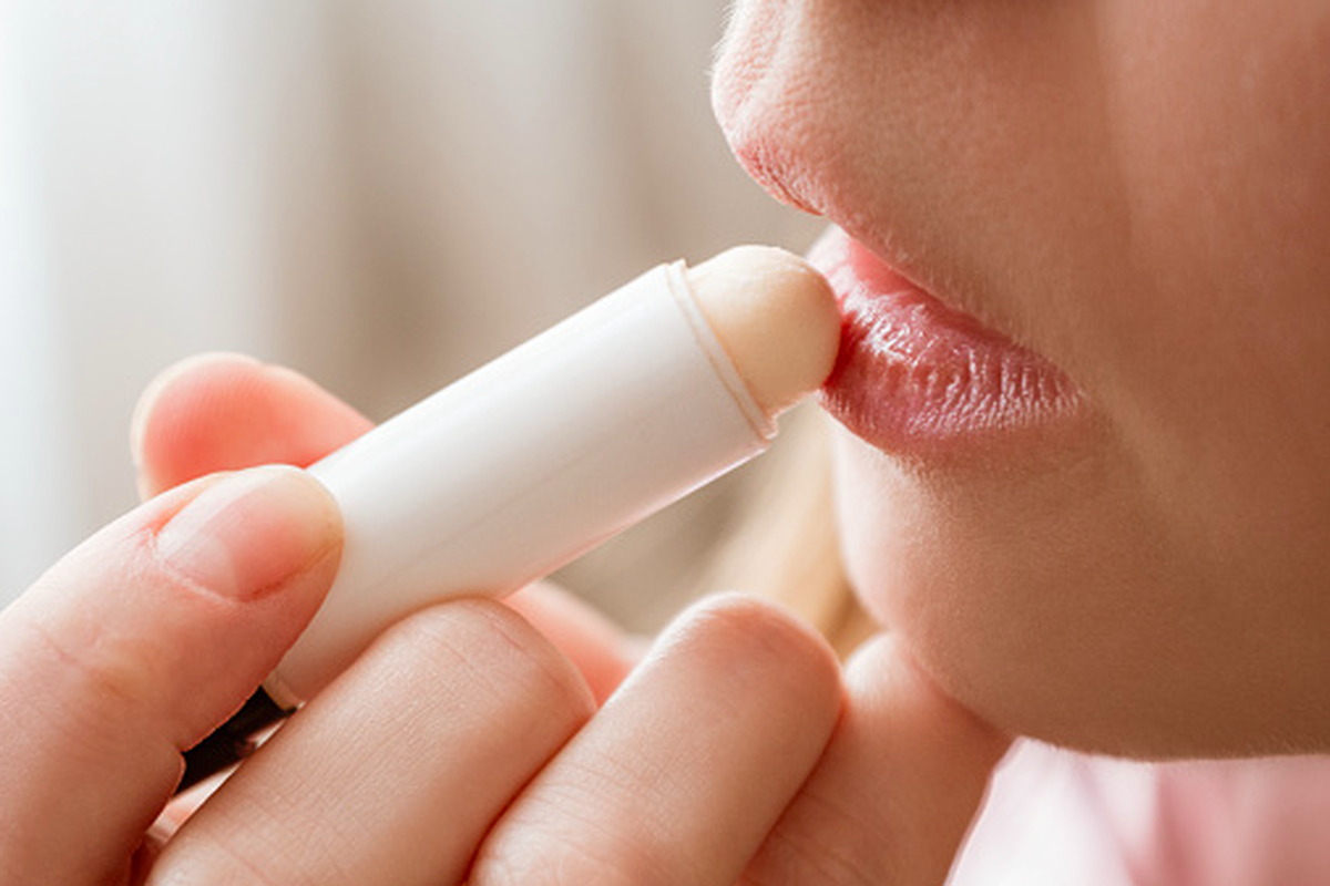 Bibir Kering? 7 Lip Balm Terbaik, Mulai Rp25.000!