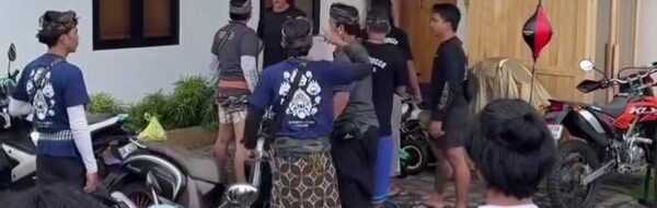 Bule Emosi Siram Peserta Lomba Layangan Bali: Video Viral