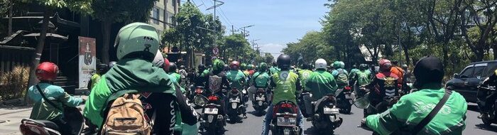 Bundaran Waru Surabaya: Titik Panas Demo Ojol, Waspada!