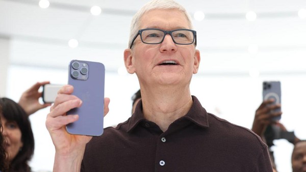 CEO Apple Cue: Tarif Impor Trump Tak Ganggu Bisnis