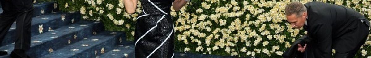 Demi Moore: Gaya Dasi Pria Met Gala 2025 Memukau