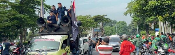 Demo Ojol Jalan A Yani Surabaya: Macet Total, Waspada!