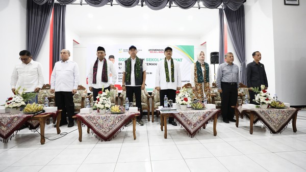 Haru Biru: Petani Bersyukur Anaknya Lolos Sekolah Rakyat