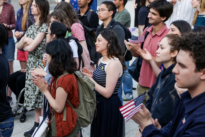 Harvard Tolak Trump: Ilmuwan Ungkap Dampaknya Pada Riset