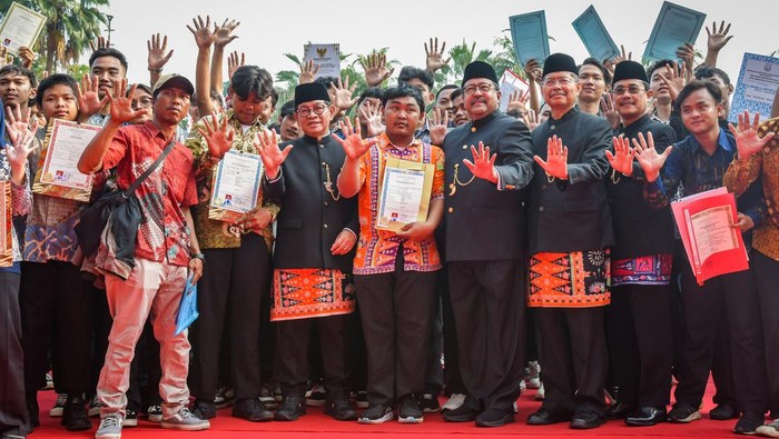 Ijazah Tertahan? 371 Warga Jakarta Akhirnya Raihnya di Hari Pendidikan