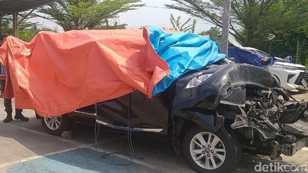 Innova Anggota DPR Tabrak Truk: Detik-Detik Nyalip Berbahaya