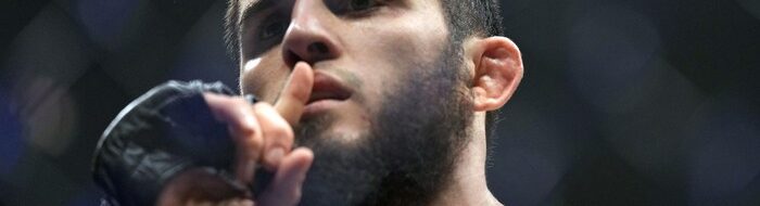 Islam Makhachev: Petarung Muslim Bidik Gelar Juara Ganda UFC