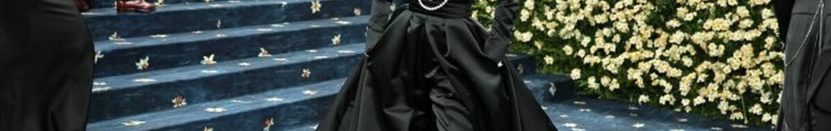 Jennie BLACKPINK: Tuxedo Dress Met Gala 2025, Memesona!