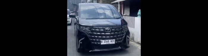 Jokowi Gunakan Mobil Mewah Kunjungi Dosen Pembimbingnya