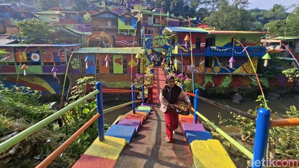 Kampung Pelangi Bandung: Transformasi Warna-warni yang Memukau