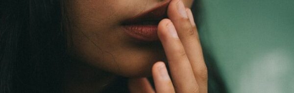 Kelopak Bibir Kering? Waspadai Gangguan Psikologis Tersembunyi