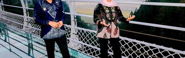Khofifah Terpukau! Pesona Bromo dari Jembatan Kaca Seruni Point