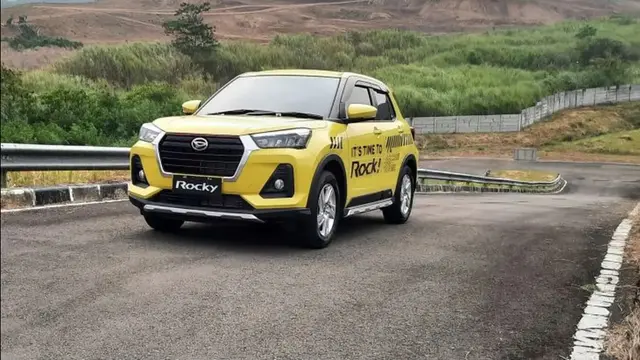 Libur Panjang Waisak: Tips Aman Berkendara Mobil Keluarga