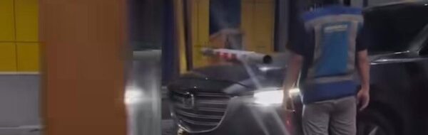 Mazda Elit Nekat Kabur, Terobos Palang Tol Tanpa Bayar