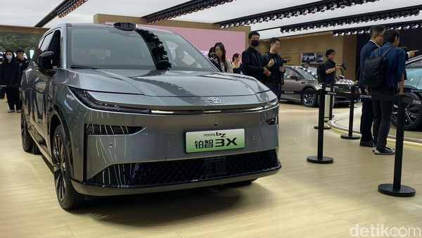Mobil Listrik Toyota Rp200 Jutaan: Antrean Panjang, Mengapa?