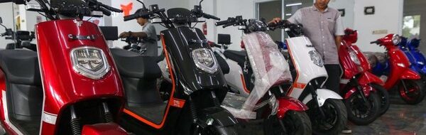 Motor Listrik Laris Tanpa Subsidi: Parkir Gratis & Jalur Khusus