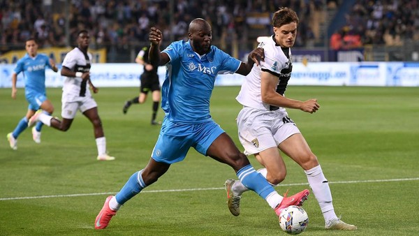 Perebutan Scudetto Napoli vs Inter: Warganet Deg-degan!
