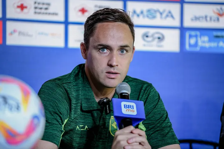 Persib vs Persebaya: Beda Sikap Hadapi Suporter, Ini Alasannya
