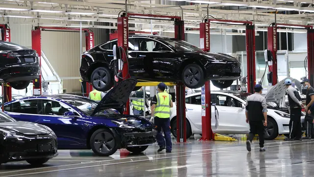 Produksi Tesla Model Y & Cybertruck Terhenti: Permintaan Anjlok?