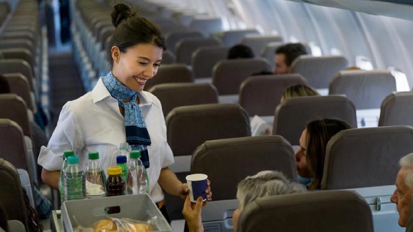 Rahasia Air Panas Pesawat: Pramugari Ungkap Fakta Mengejutkan, Jangan Minum!
