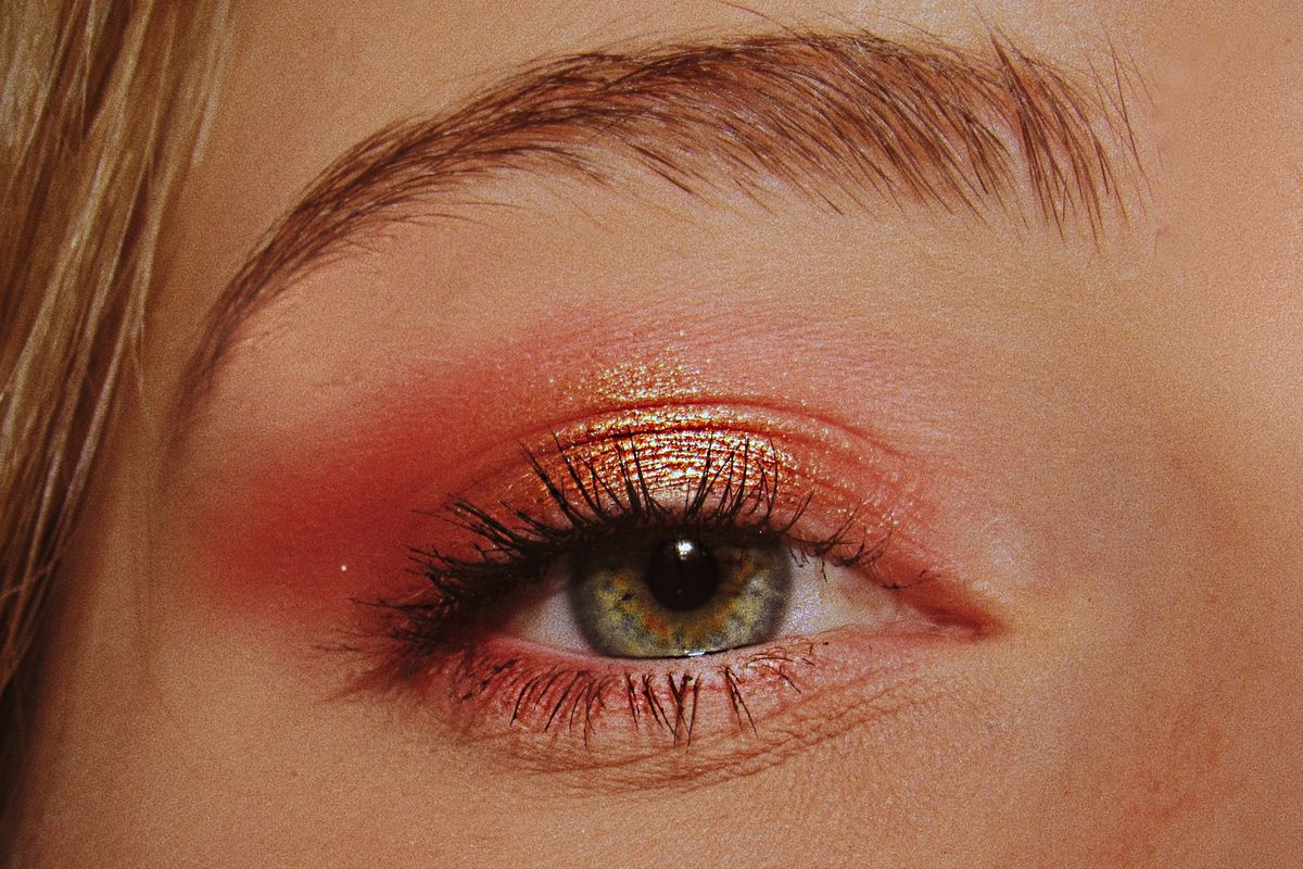 Rahasia Makeup Mata Tahan Lama Untuk Mata Berair