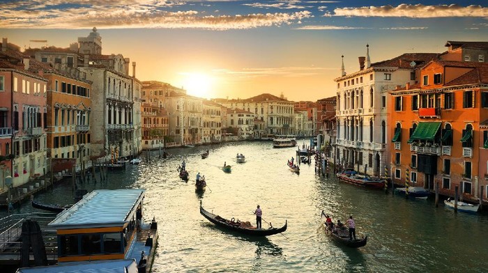 Rahasia Terpendam Venesia: Hutan Terbalik Penopang Kota 1600 Tahun