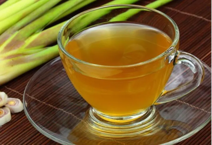 Rahasia Tubuh Sehat? Minum Air Rebusan Serai Tiap Pagi