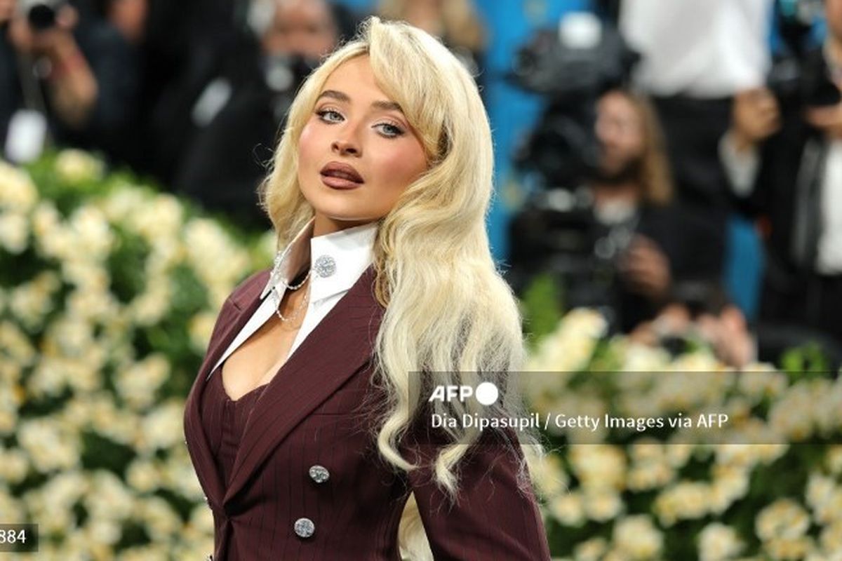 Sabrina Carpenter Met Gala 2025: Maroon Bodysuit, Stunning Blazer