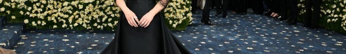 Sadie Sink Met Gala Debut: Gaun Renda Hitam Memukau