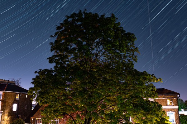 Saksi Langka! Fenomena Astronomi Mei 2025: Hujan Meteor & Micromoon