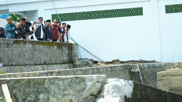 Santri Gontor Terima Bantuan Rp160 Juta Pasca Longsor
