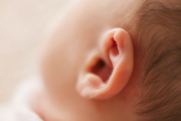 Skrining Pendengaran Bayi: Pastikan Si Kecil Mendengar Dunia